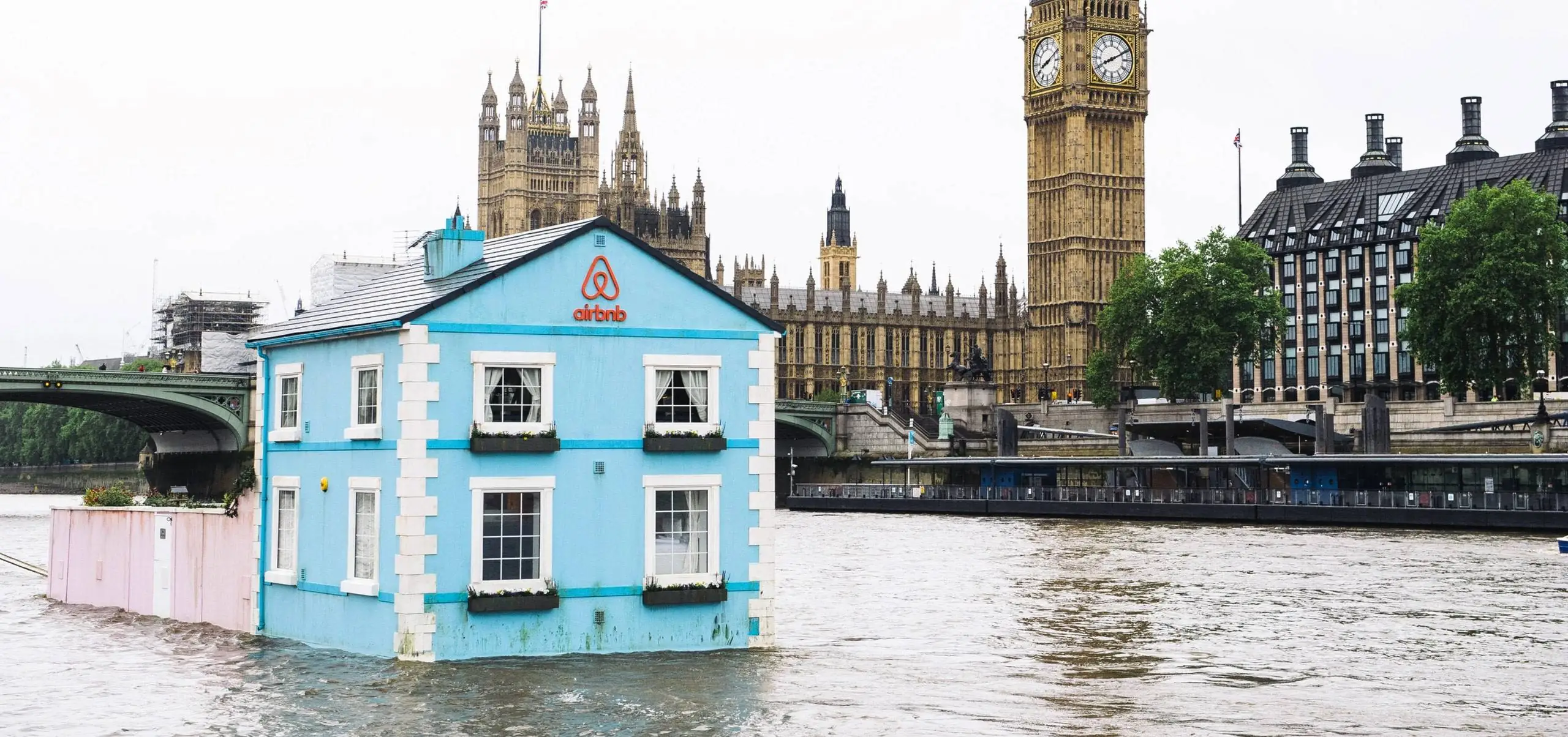 AIRBNB - FLOATING HOUSE - HEADER IMAGE
